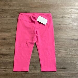 NWT Fabletics Capris size - M